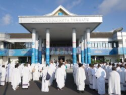 Wali Kota Ternate Melepas Napak Tilas Calon Jamaah Haji Tahun 2025